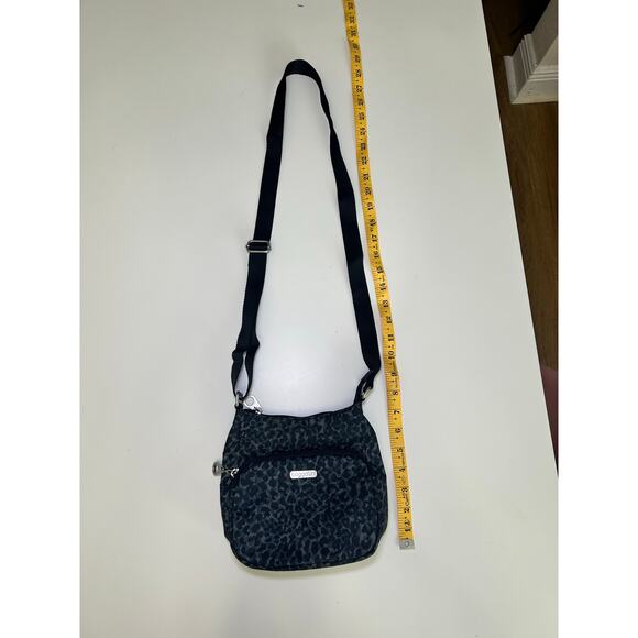 Baggallini Joey Bagg Nylon Crossbody Black and Grey Cheetah Print Small‎ - Picture 10 of 10